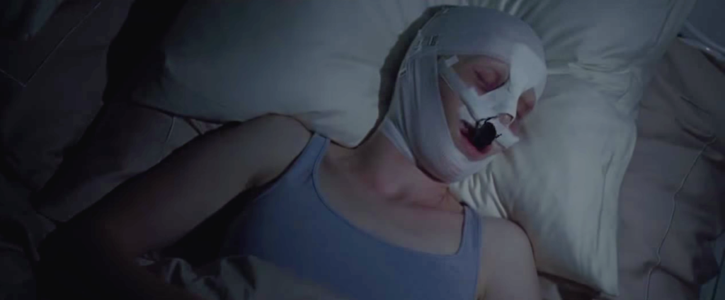 グッドナイト・マミー　虫を食う