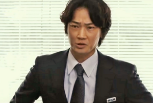 諏訪（綾野剛）